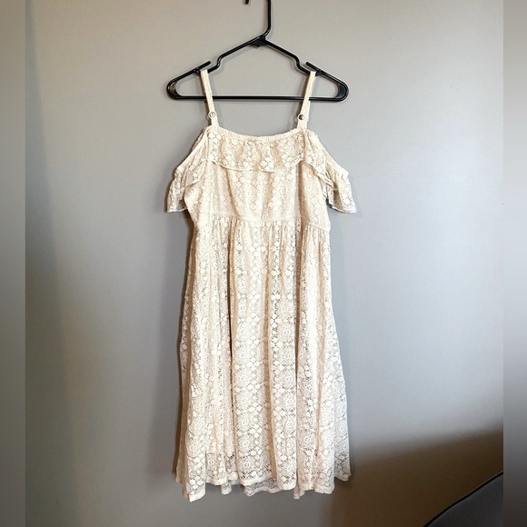 BNWT TORRID Lace Dress Ivory Cold Shoulder Size 3 - Picture 3 of 10